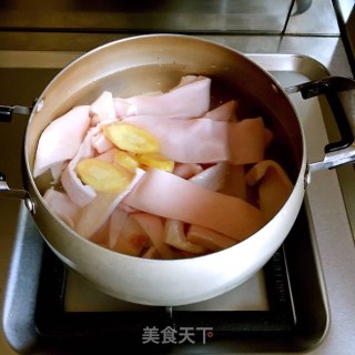 酱油猪皮冻的做法步骤：2