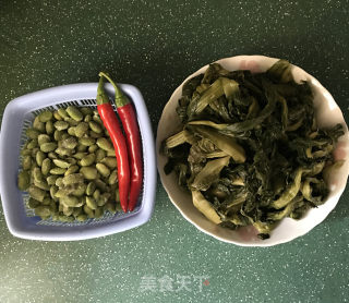 腌菜炒毛豆的做法步骤：1