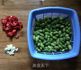 腌菜炒毛豆的做法步骤：3