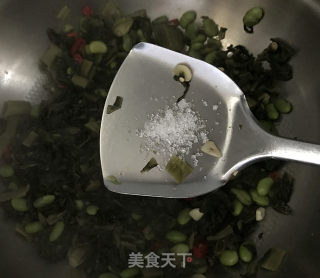 腌菜炒毛豆的做法步骤：7