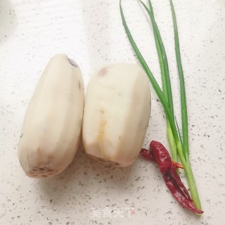 炝炒莲藕的做法步骤：1