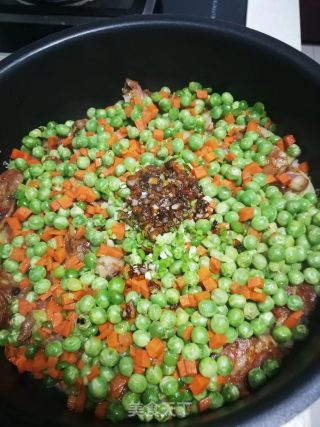 电饭锅煲仔饭——简单香喷喷！的做法步骤：4