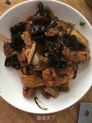 木耳腐竹烧豆腐泡的做法步骤：11