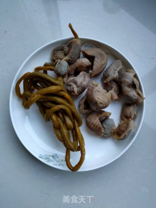 酸豆角炒鸡胗的做法步骤：1