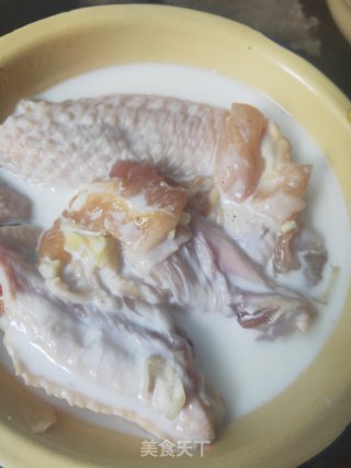 蒜香鸡腿的做法步骤：1