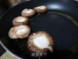 香菇酿肉的做法步骤：1