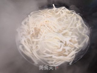 莴笋叶汤面的做法步骤：3