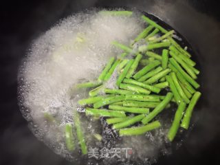 豆角炒土豆的做法步骤：1