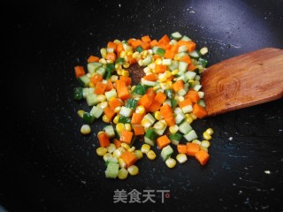 三色虾仁的做法步骤：7
