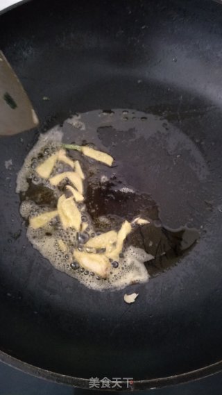 木耳土豆炒肉片的做法步骤：1