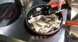 黑椒炒双菌的做法步骤：3