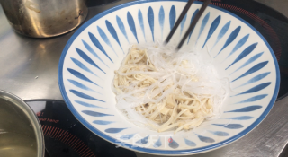 酸菜肥牛的做法步骤：2