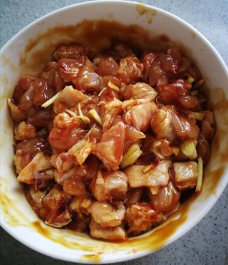 蚝油鸡翅的做法步骤：1