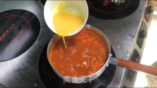 番茄洋葱蛋花汤的做法步骤：5