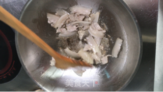 香辣木耳炒白菜的做法步骤：2