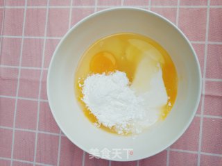 不用打发蛋清没有淀粉也能做酸奶蛋糕的做法步骤：3