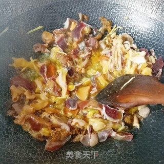 芹菜炒鸡杂的做法步骤：4