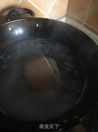 梅菜扣肉的做法步骤：1