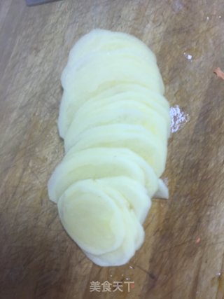 土豆丝鸡蛋饼的做法步骤：1