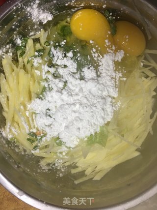 土豆丝鸡蛋饼的做法步骤：5