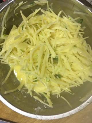 土豆丝鸡蛋饼的做法步骤：6
