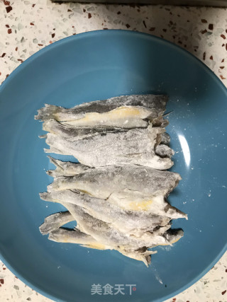 茄汁小黄鱼的做法步骤：2