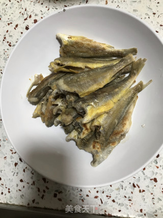 茄汁小黄鱼的做法步骤：4