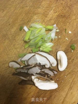 韭菜炒油豆皮的做法步骤：3