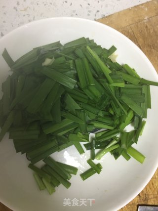 韭菜炒油豆皮的做法步骤：4