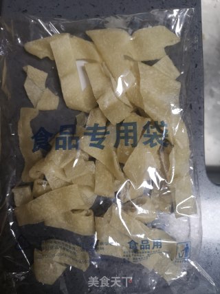 红油凉皮的做法步骤：1