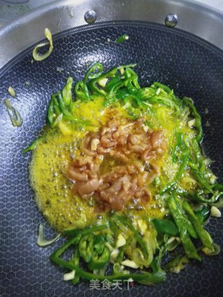 尖椒肉丝酱豆角的做法步骤：6
