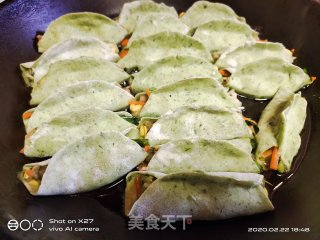 菠菜肉末杂蔬蒸饺的做法步骤：7