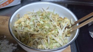 芹菜鸡腿菇鸡蛋盒子的做法步骤：1