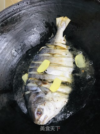 红烧鲳鱼的做法步骤：3