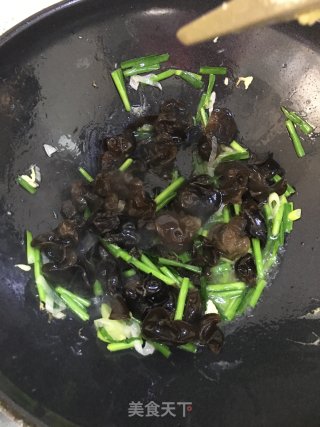 木耳韭菜炒鸡蛋的做法步骤：8