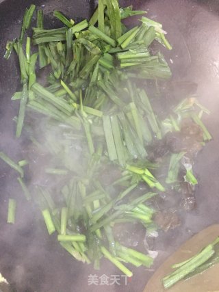 木耳韭菜炒鸡蛋的做法步骤：9
