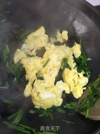 木耳韭菜炒鸡蛋的做法步骤：10