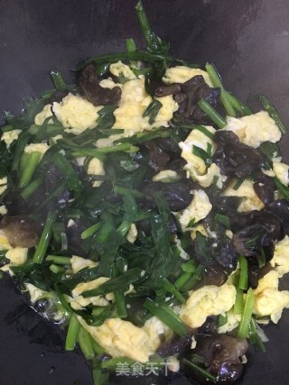 木耳韭菜炒鸡蛋的做法步骤：11