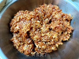 葱香猪肉花卷的做法步骤：2