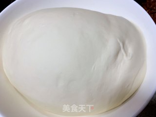 葱香猪肉花卷的做法步骤：3