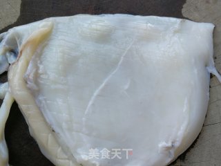 莴笋炒墨鱼的做法步骤：1