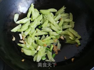 莴笋炒墨鱼的做法步骤：6
