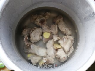 骨头萝卜汤的做法步骤：3