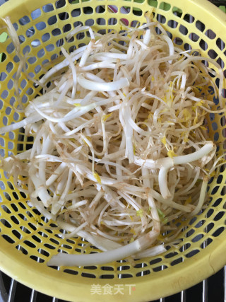 芹芽煎饺的做法步骤：1