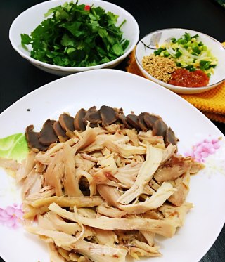 凉拌鸡腿肉的做法步骤：3