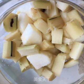 甘蔗雪梨汤的做法步骤：3