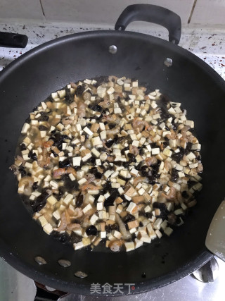 三鲜包子的做法步骤：2