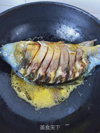 鸿运当头酱香鲤的做法步骤：4
