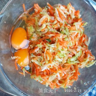 萝卜丝鸡蛋饼的做法步骤：2