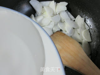 肥牛片炒萝卜的做法步骤：3